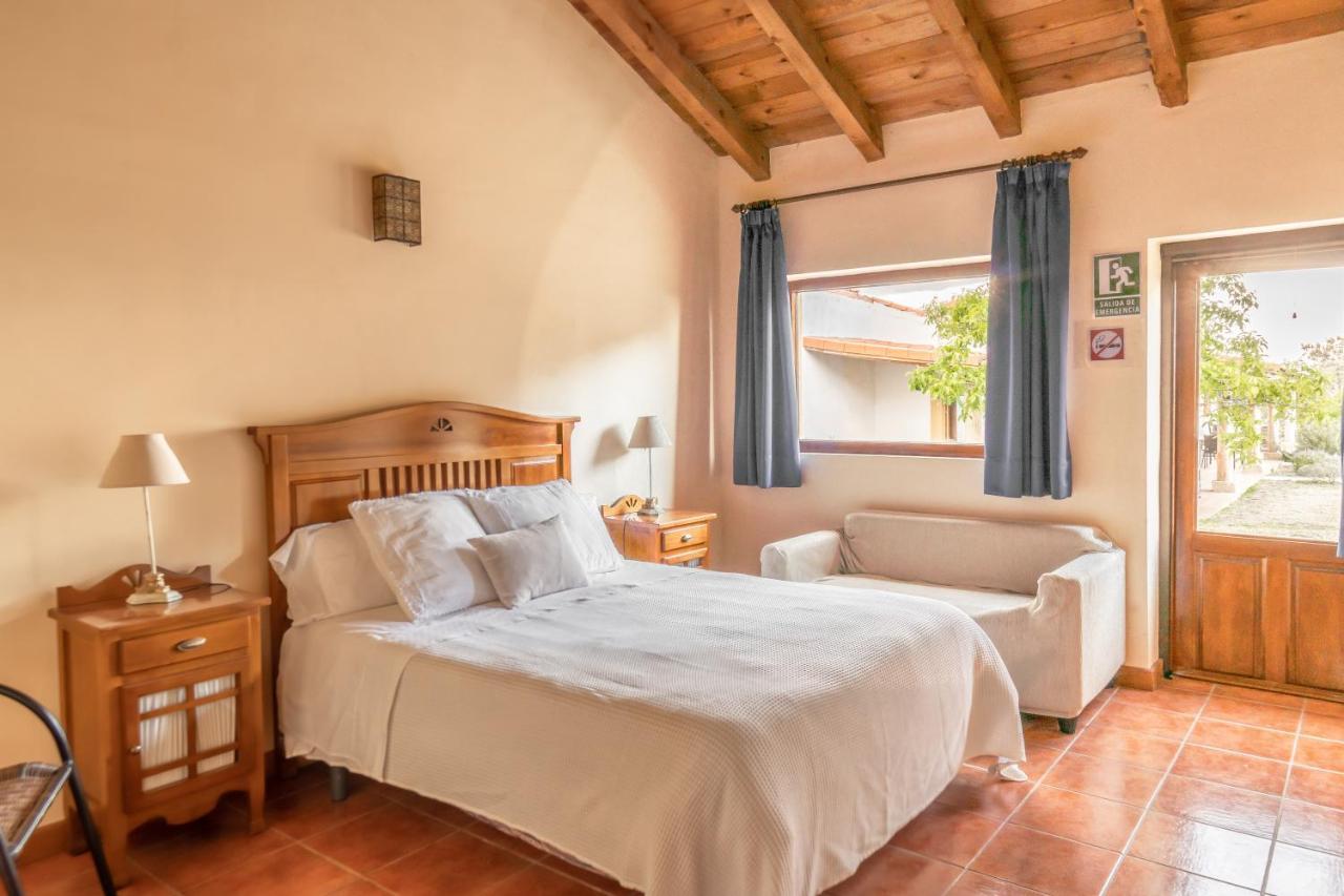 Eco-Lodge En La Reserva Privada Campanarios De Azaba - Proyecto De Conservacion Espeja Extérieur photo
