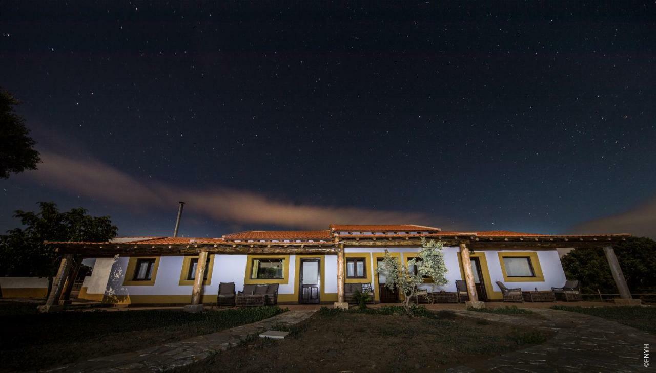 Eco-Lodge En La Reserva Privada Campanarios De Azaba - Proyecto De Conservacion Espeja Extérieur photo